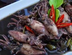Biar Hitam, Tinta Cumi-Cumi Bikin Gurih Makan Jadi Lahap