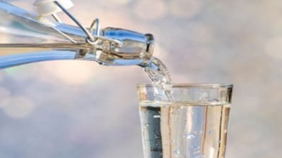 Biasakan Minum Air Putih Sebelum Tidur, Sangat Banyak Manfaatnya
